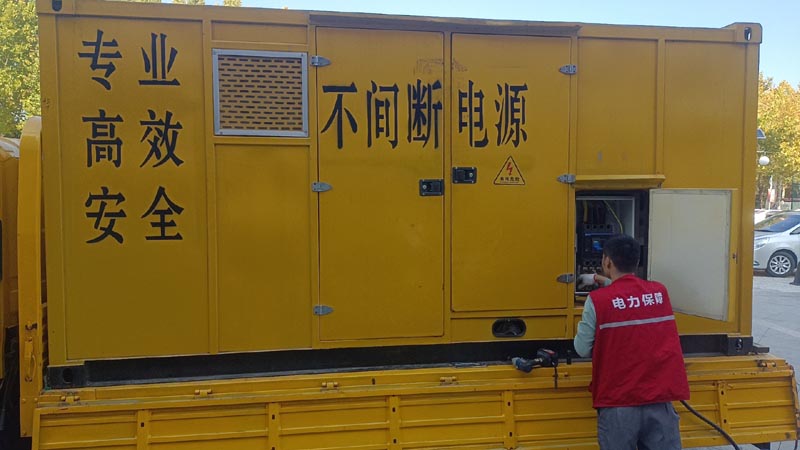 上海柴油发电机组和UPS电源配合使用时，如何避免切换过程中的电力中断？